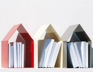 Idea originale per creare reggilibri con materiale riciclato