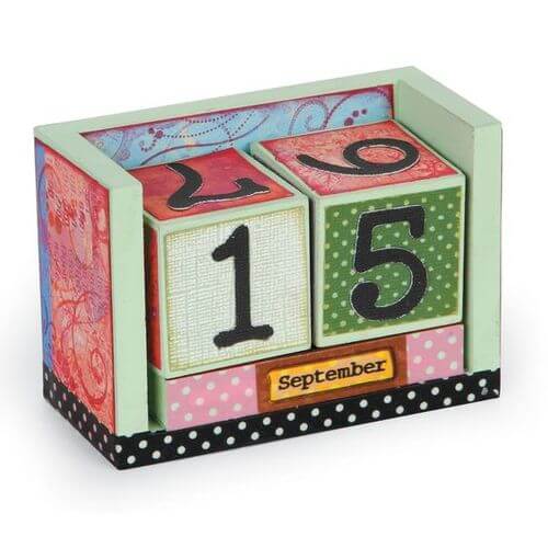Calendario con cubi di legno