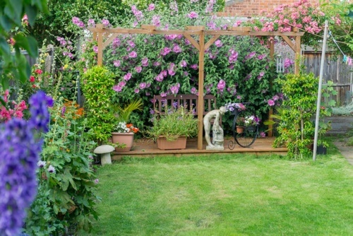 Trame all'interno di un giardino