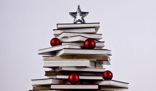Albero di Natale realizzato con libri.