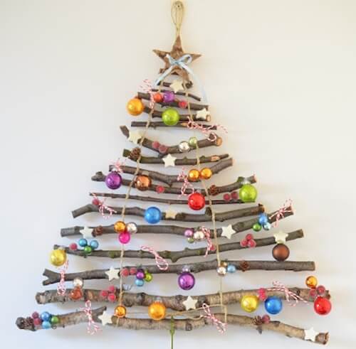 Albero di natale originale realizzato con rami.