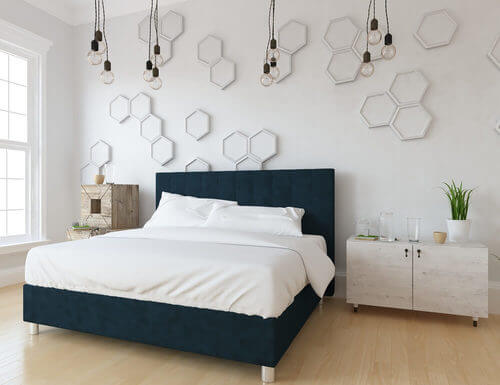 Illuminazione calda in camera da letto