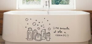 Decorare la vasca da bagno con sticker adesivi