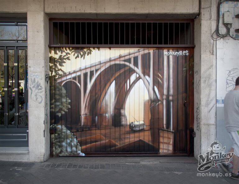 Decorare la porta d'accesso al garage