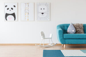 Camera da letto con divano e cavalluccio