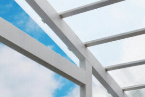 Soffitto in policarbonato con lucernario