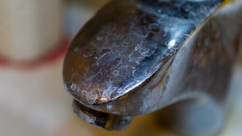 Calcare sul rubinetto