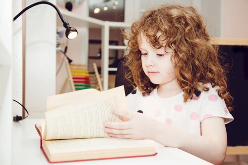 Angolo studio per bambini