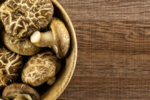 Idee originali per decorare con i funghi secchi