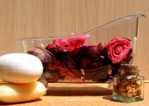Potpourri: un'idea per decorare e profumare il bagno