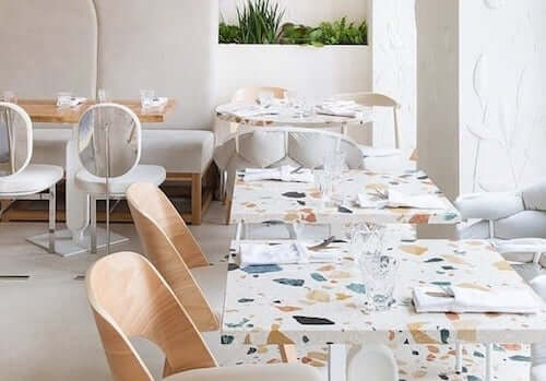 Arredamento per ristorante. Tavoli per ristorante.