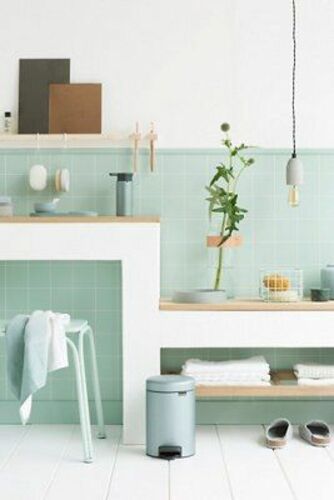 Bagno di colore verde menta.