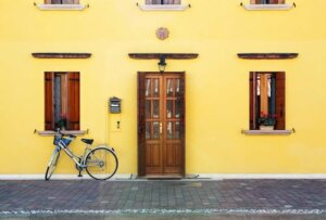 Facciate di case rustiche: design e materiali