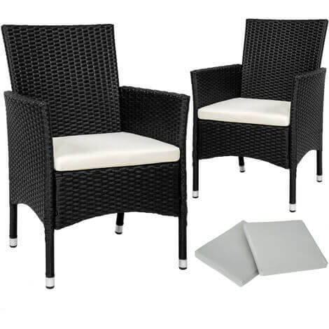Sedie in rattan.