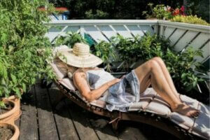 Come costruire un semplice solarium e godervi il sole in ogni stagione