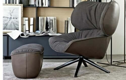 Poltrone in un salotto.