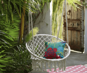 Poltrone sospese: le migliori scelte per una casa molto chic