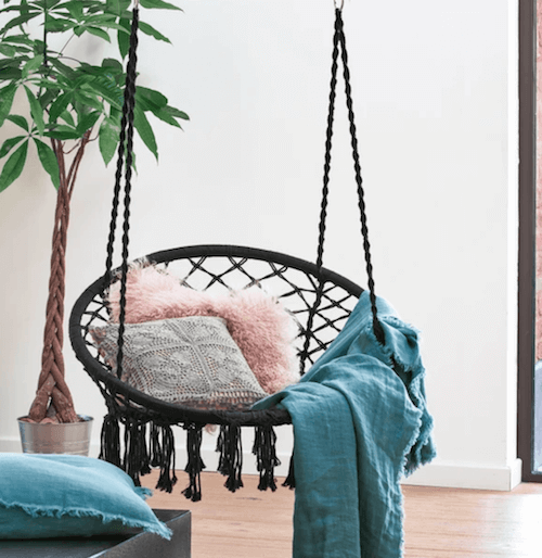 Poltrona sospesa nera.