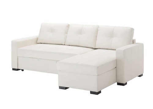 Divano bianco con chaise longue.