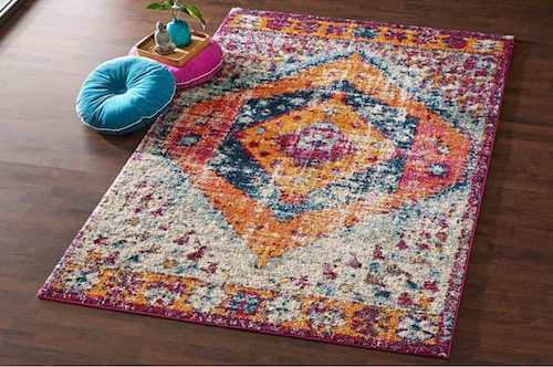 Tappeto colorato effetto invecchiato.