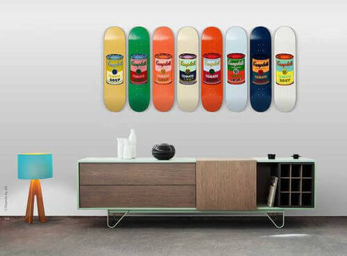 Decorazione con le opere di Andy Warhol.