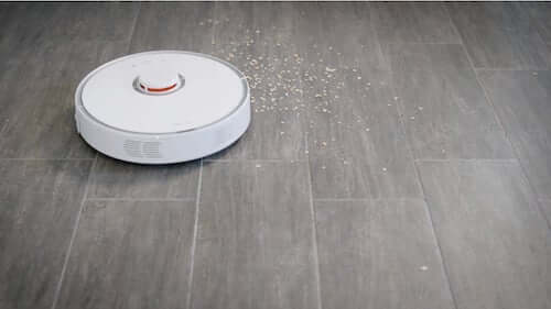 Scopa robot con navigazione automatica.