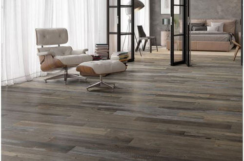 Pavimento in parquet.