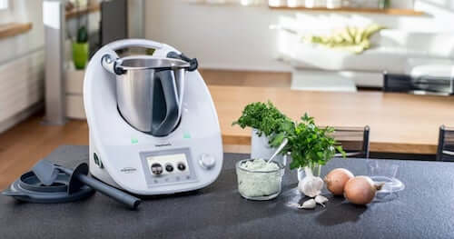 Robot da cucina per la preparazione dei cibi.