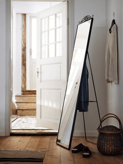 Specchio da terra nero Ikea.