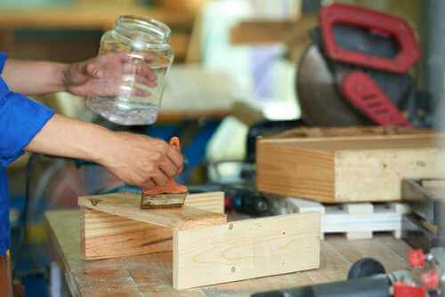 La tintura per il legno come risorsa decorativa