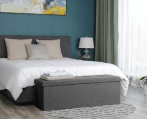 Cassapanca grigia in stile minimal.