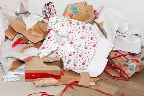 Vecchia carta da regalo da buttare via.