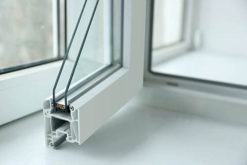 Sezione di una finestra con doppio vetro.