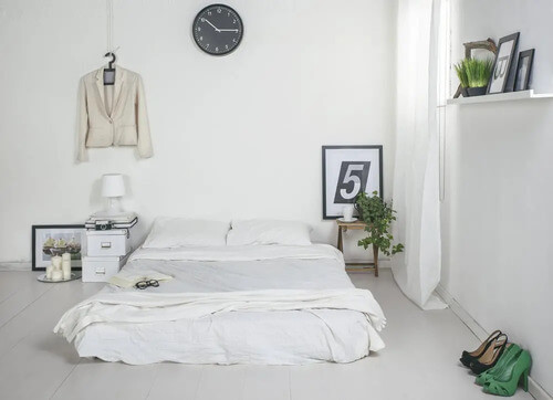 Austerità decorativa. Arredamento minimalista.