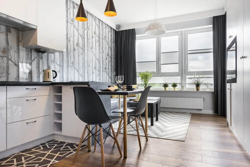 Piccolo tavolo per la cucina.