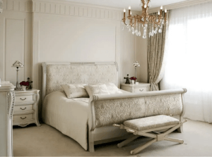 Diversi comodini per la camera da letto.