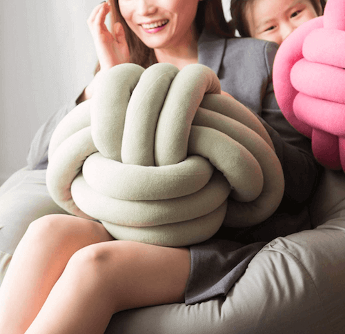 Cuscini con nodo celtico.