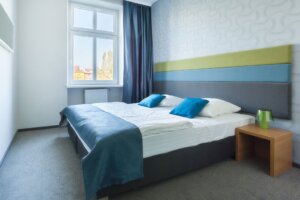 Consigli per mantenere l'ordine in una camera da letto piccola