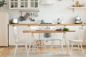 Cucina con ufficio: idee e vantaggi per lavorare da casa