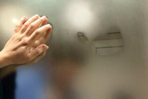 Come evitare che gli specchi del bagno si appannino