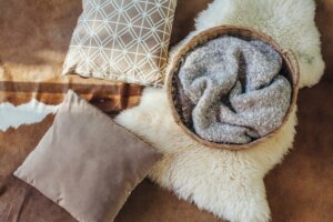 Tessuti in pelliccia sintetica: accessori di tendenza
