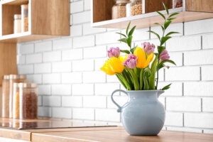 Come decorare la cucina con i fiori